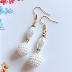 目を引くパールボールピアス/イヤリング♡