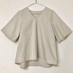 ＊SALE＊涼しく着られるライトベージュのVネックブラウス Mサイズ
