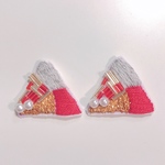 赤ゴールドの三角△  ビーズ刺繍△  ピアス/イヤリング