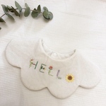 メッセージ花刺繍スタイ