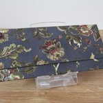 シックな花柄のチケットケース