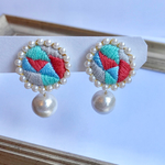 コットンパールと幾何学模様の刺繍ピアスorイヤリング