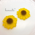 ひまわりのピアス/イヤリング