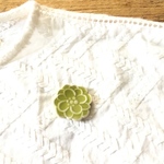 小さなお花のブローチ