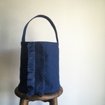 ネイビーのフリンジトートバッグ/パラフィン加工帆布