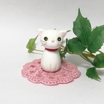 小さな白猫さん  粘土細工の置物［インテリア 飾り］ 