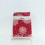 🎀 別型 🎀 おしゃれナース必見❤️  ペンケース(あじさいの花ピンクレッド×生成ラミ) 後ろポケット付き