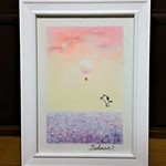 パステルアート　夕暮れ時のラベンダー畑に浮かぶ気球、あそぶ子犬　パステル原画