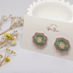 open sale♩刺繍とビーズのお花ピアス
