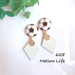 628 サッカーボールカボション×にこちゃん×ホワイトウッドチャーム  ピアス イヤリング