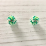 つまみ細工  小さいダリアのピアス  緑系
