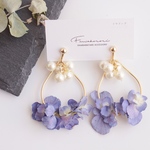 ぶどうパールと2wayリースの耳飾り（あじさい）❁ドライフラワーのお花畑アクセサリー