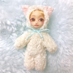 小さなネコの着ぐるみドール  白ネコ