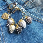 (ｵﾊﾟｰﾙ)モノトーン*鈴なりいちごのバッグチャーム