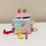 優しいカシャカシャ★ベビーおもちゃ★サイコロ 型布ボール★ピンク
