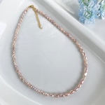 ピンク色ライスバロック型淡水パールのネックレス
