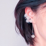 和紙の透明感・イヤーカフ+ピアスorイヤリング　スワロの実＊白い花＊和紙アクセサリー  ブライダル 結婚式  和風 入学 卒業式 袴