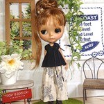 No.1581　黒ノースリーブトップスとグレーの花のパンツ