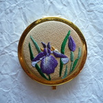 日本刺繍のコンパクトミラー（花菖蒲-3）(F1907)