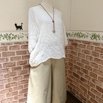 **ベージュ色のワイドパンツ**Ｌ～2Ｌ*