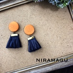 ウッドビーズとラフィアタッセルのピアス