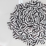 スパンコール 約1100枚(約4g) 丸 4mm 白x黒 ストライプ(SCC040WHJLST)