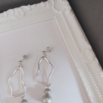 シルバー 変形ピアス マット