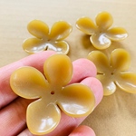 カーキ 黄土色 4弁 四つ葉 アクリル フラワー 大きい目 ビーズ キャップ 4個 セット