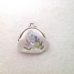リネンと刺繍のブルーの夏の花のがま口  ナチュラルリネン
