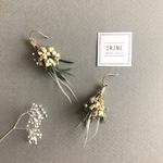《再販》*Tabane-タバネ オフホワイト*ボタニカルアクセサリー ドライフラワーピアス ユーカリ かすみ草 ウェディングアクセサリー 生成り 白 かすみ草 クラッチブーケ ウェディング 和装 浴衣