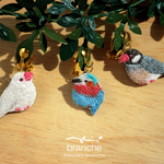 小さな刺繍の小鳥ピアス・イヤリング【受注制作】