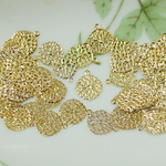 透かしチャーム　５０個前後　花　ゴールド  6g  B-21-10