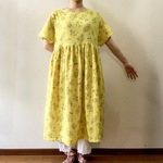 ダブルガーゼのワンピース 黄色