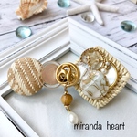 ラタンとホワイトベージュの夏ヘアクリップ 