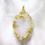 ホワイトラブラドライトペンダント（ワイヤージュエリー☆ワイヤーアクセサリー☆ワイヤーラッピング天然石ネックレス）