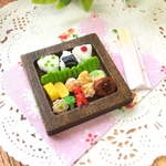 3色おにぎり弁当☆竜田揚げ〜選べるランチョンマット〜