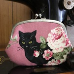 黒猫と薔薇の親子がま口財布（サーモンピンク）