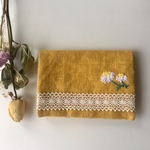 お花の刺繍のフタ付きポケットティッシュカバー