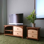 チークとパインのテレビボード