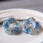 北欧風おはなモチーフ華やかブルー　ピアス/イヤリング