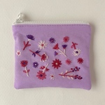 「忙しい蜂・ラベンダー」手刺繍ファスナーポーチ