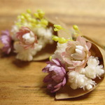 小さいお花がゆれる　ブーケのピアス　紫と桃色