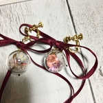 フラワーガラスドーム ロングリボン イヤリング
