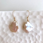 極ウル✨ツヤツヤ大振り花びらパールピアス 14kgf