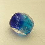 レースと花のとんぼ玉（青）