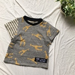 夏物sale 送料無料【90】キリン柄のTシャツ