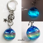 蓄光雲レジン 白い虹と夜空 キーホルダー