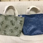 ラミネート加工のトートバッグ。