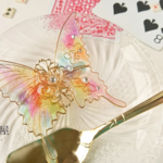 虹色のトランプ柄蝶バレッタ(hair ornament of butterfly with rainbow and playing cards)