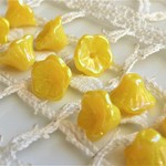 黄色オーロラ　花　チェコビーズ１０個